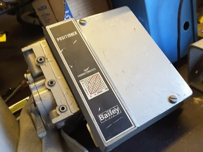 BAILEY POSITIONER AP53 I/P AP53I/P 53210C  USED ONCE AT TECH COLLEGE RARE  $459 - Image 1 of 4