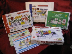 Konvolut Snap Circuits mit Junior Edition, UC30A, UC40A und UC50A Kits - Bild 1 von 18