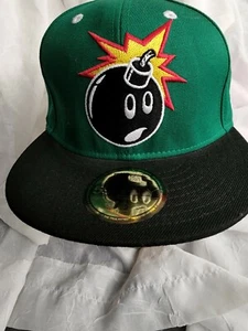 Sombrero ajustado verde para hombre The Hundreds x New Era bordado Adam Bomb 7 1/2 - Imagen 1 de 4