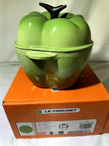 Le Creuset Green PALM Bell Pepper Dutch Oven 2-1/4 Qt  2.25 Qt Cast Iron - Picture 1 of 2