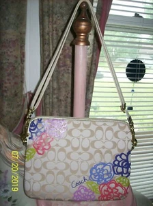 Coach Daisy Applique iPad / Tablet Crossbody Case # F63818 - Picture 1 of 8