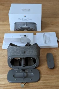 Google Daydream View VR Headset & Controller - Picture 1 of 4