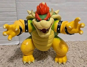 Nintendo Super Mario Bros Movie 7 pollici Bowser Figura Rosso Effetto Sputafuoco - Foto 1 di 8