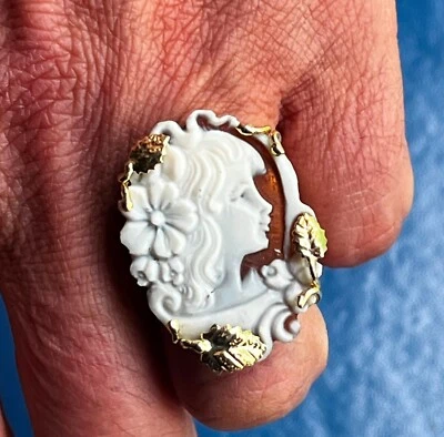 ANTIQUE STYLE CARVED SHELL CAMEO SARDONYX RING Vintage 7 ITALY  Adjustable - Image 1 of 4