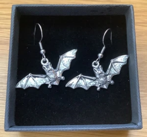 A Pair Of Bat Silver Pewter Earrings - Picture 1 of 4