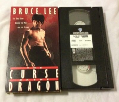 BRUCE LEE-THE CURSE OF THE DRAGON (VHS-1993)-DOCUMENTARY Foto 1 de 4