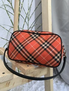 Damen BURBERRY Tasche Mini Pouch Karo Rot Schwarz Reißverschluss "Blue Label" - Bild 1 von 12