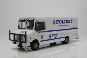 2019 Highway Patrol Step Van New York NYPD Police Truck 1:64 Scale Diecast Model