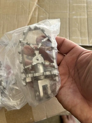 Front Footrests Foot Peg for Yamaha TRACER 900/GT FJ-09 2015-2020 Foto 1 de 2