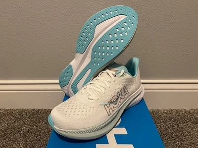 Zapatos para correr Hoka Mach 6 para mujer talla 7,5 nuevos en caja oro escarcha/rosa Foto 1 de 4