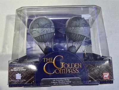 CORGI - LEE SCORESBY’S AIRSHIP w/ FIGURINE FROM “THE GOLDEN COMPASS” MOVIE - Image 1 of 2