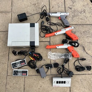 Nintendo Entertainment System NES-001 Video Game Console Bundle Set - Picture 1 of 5