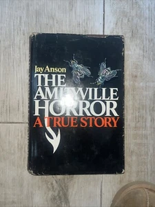 THE AMITYVILLE HORROR Jay Anson Hardcover 1977 Hardcover w/ DJ Book Club Edition - Bild 1 von 1