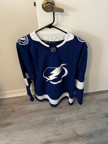 Tampa Bay Lightning Adidas NHL Hockey Jersey Size 46 Cover