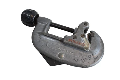 Ridgid Tools No.20 Heavy Duty  Screw Feed Tubing Cutter For 5/8" - 2 1/8" (52) - Image 1 of 4