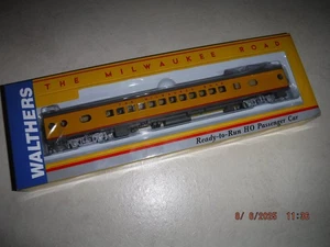 WALTHERS HO MILWAUKEE ROAD HIAWATHA YELLOW SCHEME 52-SEAT COACH CAR BRAND NEW! - Picture 1 of 8