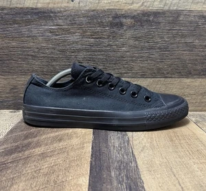 Zapatos deportivos Converse Chuck Taylor All Star para mujer triple negro de caña baja talla 7 - Imagen 1 de 9