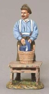 THOMAS GUNN WW1 BRITISH GW071A SOLDIER WASHING CLOTHES MIB - Picture 1 of 1