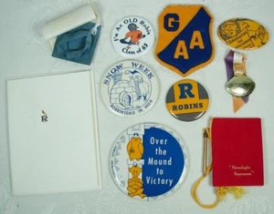 ROBBINSDALE MN HIGH SCHOOL 1962-1963 COLECCIÓN PINBACKS DE GRADUACIÓN - Imagen 1 de 2