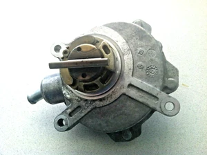 2004-2008 BMW 750i 750Li E65 E66 ~ ENGINE VACUUM PUMP ~ 11667635657 - Picture 1 of 3