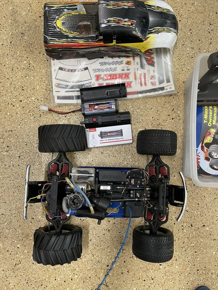 Traxxas T-Maxx RC Monster Truck 4910 - Image 1 of 4