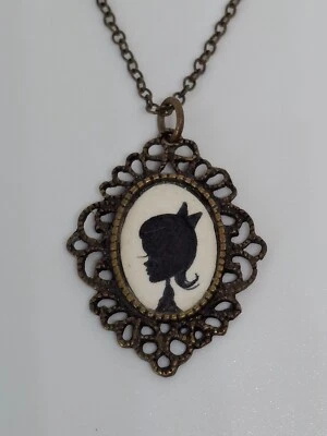 Mab Graves Original Pintado Muñeca Blythe Camafeo En Collar Latón Antiguo ÚNICO EN SU CLASE Foto 1 de 4