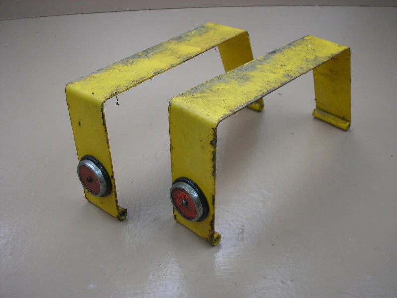 Reflectores espaciadores guardabarros trasero para tractor de césped Cub Cadet 76 Foto 1 de 3
