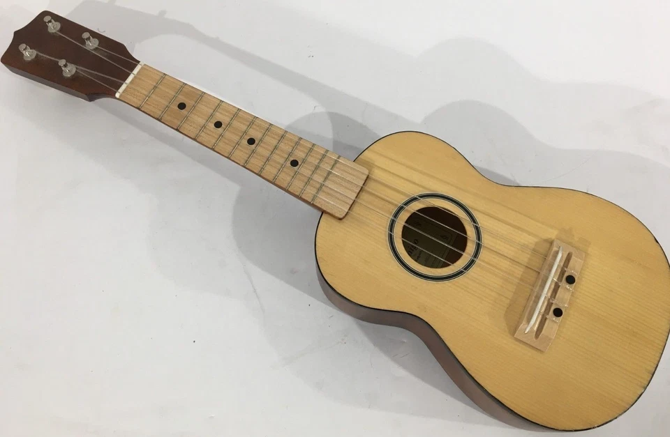 Amigo AMU18 Solid Spruce Top 4-String Soprano Ukulele Made In Romania  - Image 1 of 4