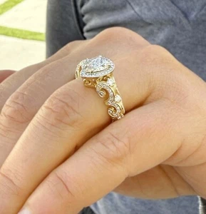 Anillo de compromiso de diamantes simulados en forma de pera con halo de oro blanco macizo de 14 quilates 1,70 quilates - Imagen 1 de 12