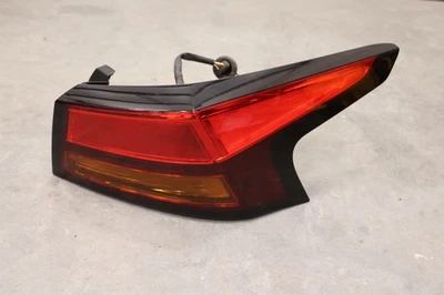 Nissan Altima 2019-2024 luz trasera pasajero lado derecho arnés completo OEM Foto 1 de 4