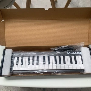 M-Audio Keystation Mini 32 MK3 USB MIDI Keyboard Controller, Portable, Compact - Picture 1 of 6