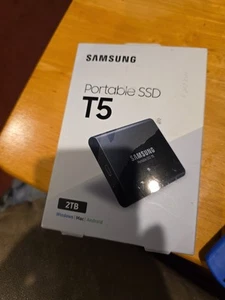 Samsung T5 Portable SSD - 2TB - USB 3.1 External SSD (MU-PA2T0B/AM) - Black - Afbeelding 1 van 5