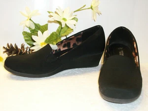 MOOTSIES TOOTSIES 8.5 Black Fabric Shoes Slip On Pumps 1 3/4" Wedge Heel - Picture 1 of 11