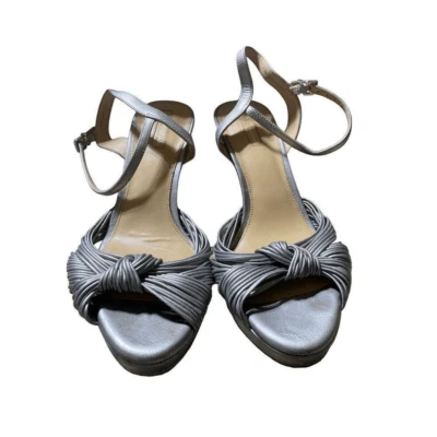 Tacones para mujer Antonio Melani plateados Stilleto de 4"" con tiras anudadas 8,5 Foto 1 de 4