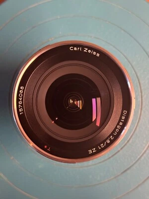 Carl Zeiss Distagon f2.8 21mm ZE Canon EOS wide angle lens - Image 1 of 4