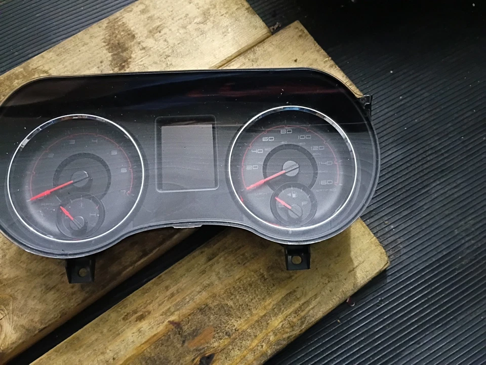 Cuadro de instrumentos velocímetro Dodge Charger 2011 2012 2013 2014 Foto 1 de 1