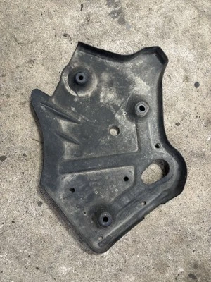 03-08 Nissan 350Z Infiniti G35 tampa traseira direita piso protetor contra respingos 74586-CD800 - Imagem 1 de 3