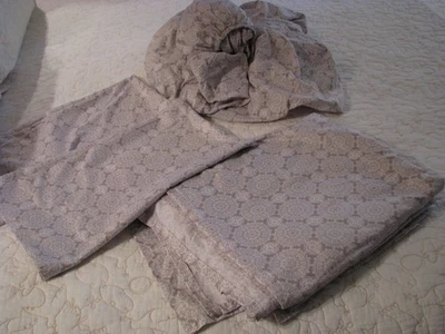 Ecru & White MAINSTAY Queen Sheet Set W/Pillow Cases Polyester Microfiber - Image 1 of 4