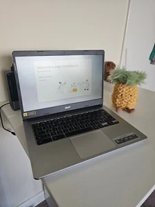 Acer 314 chromebook, small Laptop Handy for on the go. - Picture 1 of 5