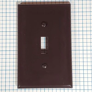 Leviton Brown 1-Toggle / Switch 1-Gang Midway Wallplate Cover PJ1-B - Picture 1 of 6