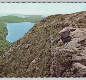 Jordan Pond Balance Rock, Seal Harbor, ME Acadia Natl Park 1977 postal de colección UNP - Imagen 1 de 4