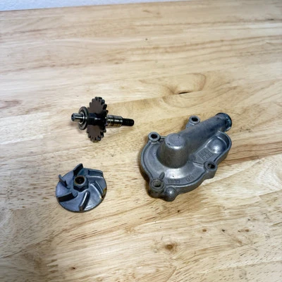 Yamaha YZ250 2004 motor bomba de agua cubierta eje impulsor conjunto OEM (99-22) Foto 1 de 4