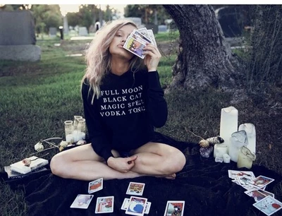 Wildfuchs schwarze Katze Hexen Vollmond Magie Kuscheln Hoodie Halloween Liste - Bild 1 von 4