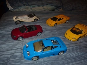 5x 1:18 Maisto/Bburago ecc auto pressofuse inc Ferrari, Bugatti, Lamborghini, A/F - Foto 1 di 9