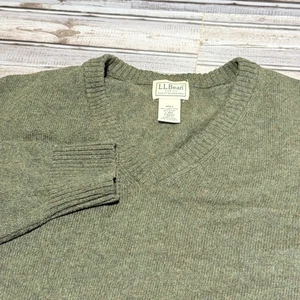 LL Bean Mens V Neck Sweater Lambs Wool Blend Green Classic Fit Large - Picture 1 of 6