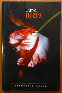 Luna Nueva - Saga Crepúsculo [tapa blanda] Stephenie Meyer, Editorial Alfaguara - Picture 1 of 1