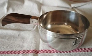 Petite Casserole en métal argenté décor coquille poinçons MG et 6 - Foto 1 di 12