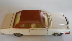 1/43 Scale Resin Model Rolls Royce Camargue 2-Tone Cream With Red Top Japan - Picture 1 of 3