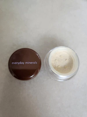 Polvo de caolín Everyday Minerals polvo de acabado a la luz solar SELLADO LIGERO SIN USAR  Foto 1 de 2
