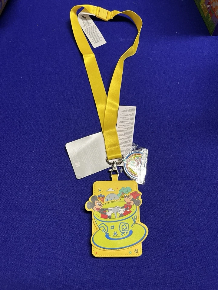 Cordón portatarjetas 2025 Disney Parks Play in the Park NUEVA TAZA DE TÉ MICKEY & MINNIE Foto 1 de 4